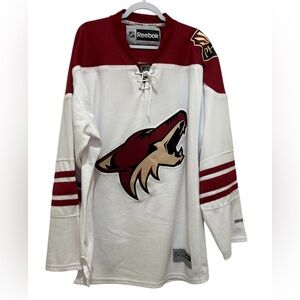 Reebok NHL men’s 2XL Phoenix Coyotes long sleeve white jersey with tie chest